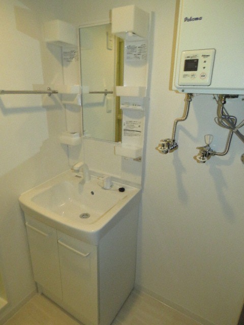 洗面設備　シャワードレッサー付きです！