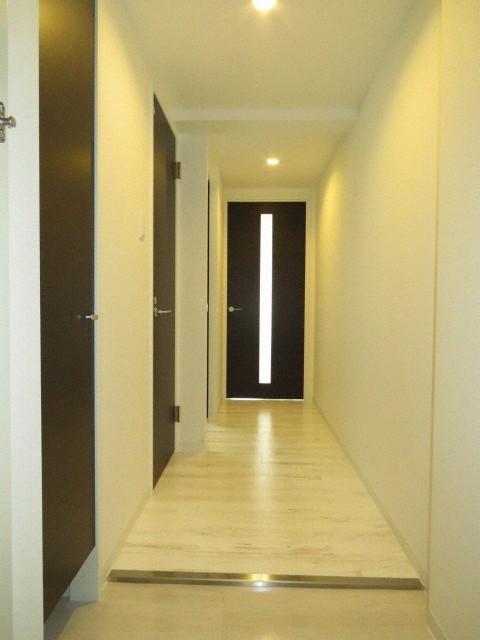 玄関　広々としたリビングです！