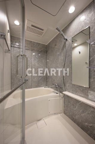 バス・シャワールーム　同タイプの別部屋の写真です。