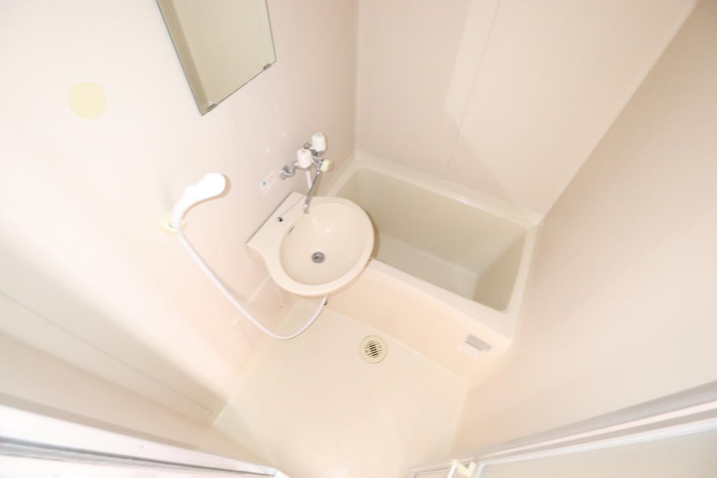 バス・シャワールーム　鏡付きのお風呂です♪