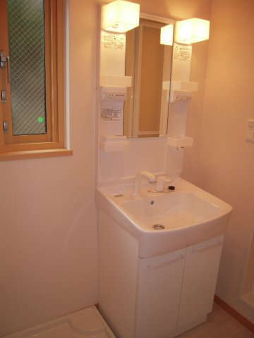 洗面設備　身支度に欠かせない独立洗面台♪