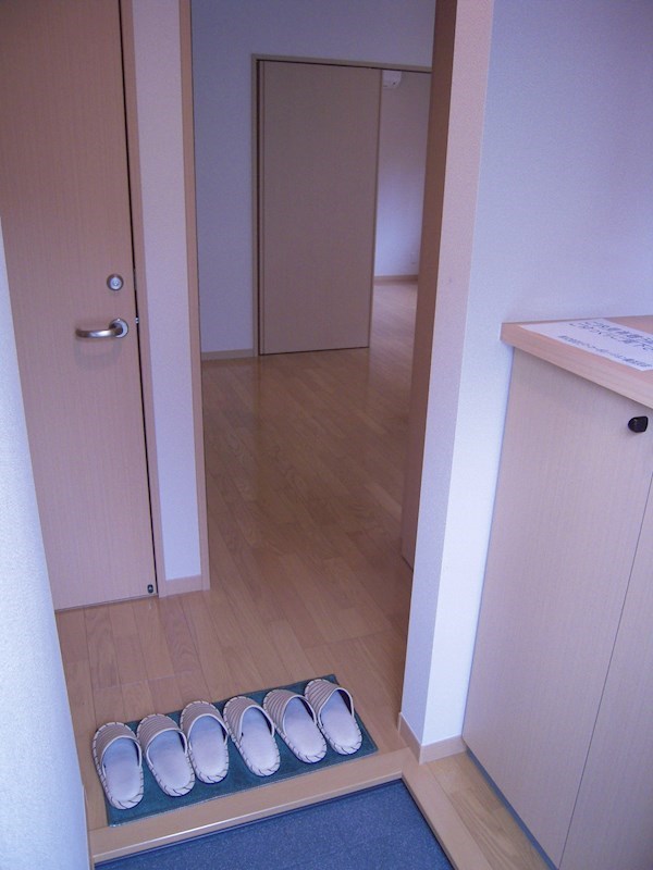 玄関　ゆったりとした玄関スペースです♪