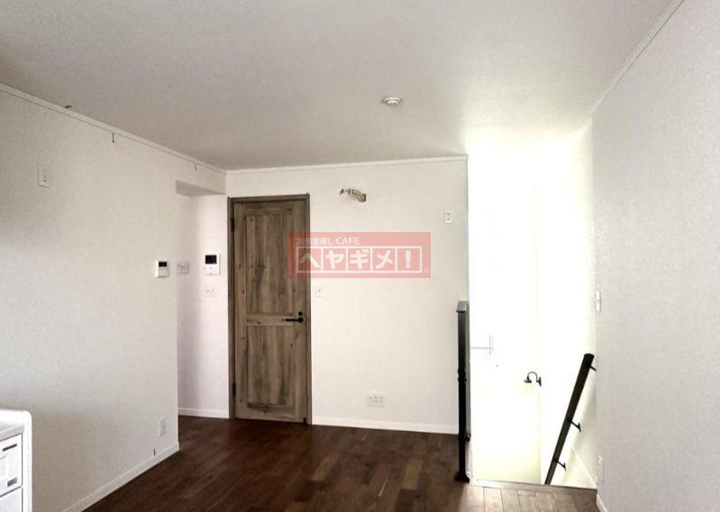 玄関　リビング/居室