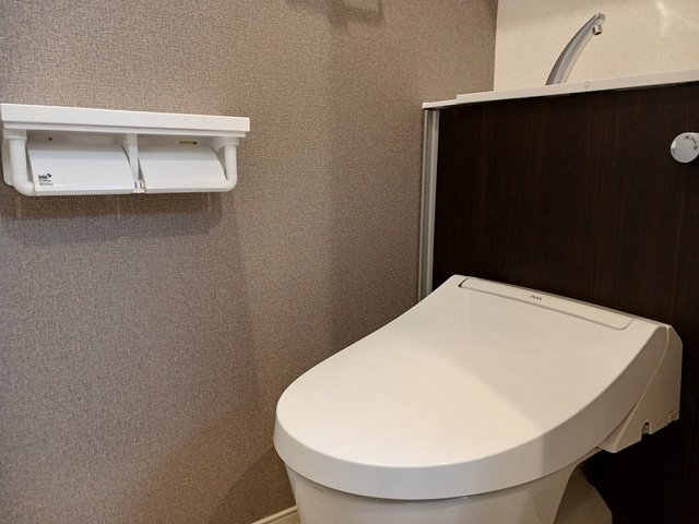 トイレ　落ち着いた色調のトイレです