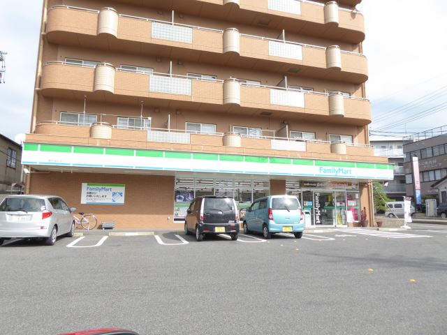 コンビニ　ファミリーマート（コンビニ）まで340m