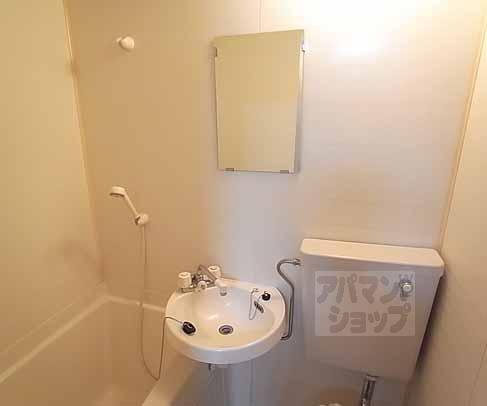 洗面設備　お風呂の鏡と洗面台