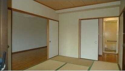 玄関　同物件別部屋写真