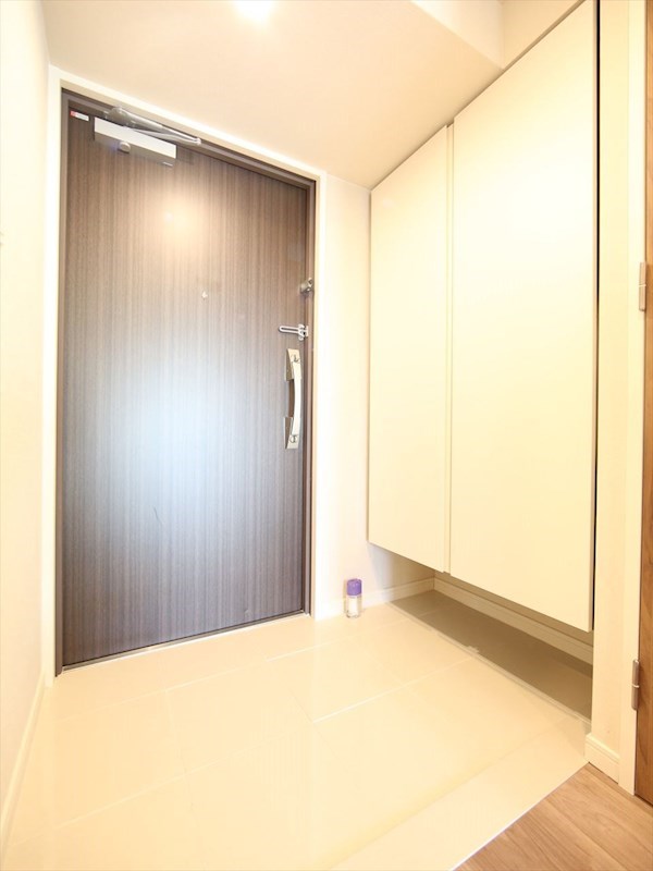 玄関　玄関　シューズボックス付（収納充実してます）