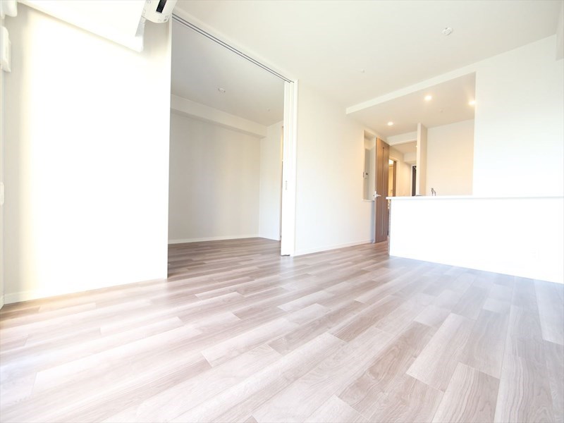 居室・リビング　LDK11.5帖　カウンターキッチン　南面バルコニー