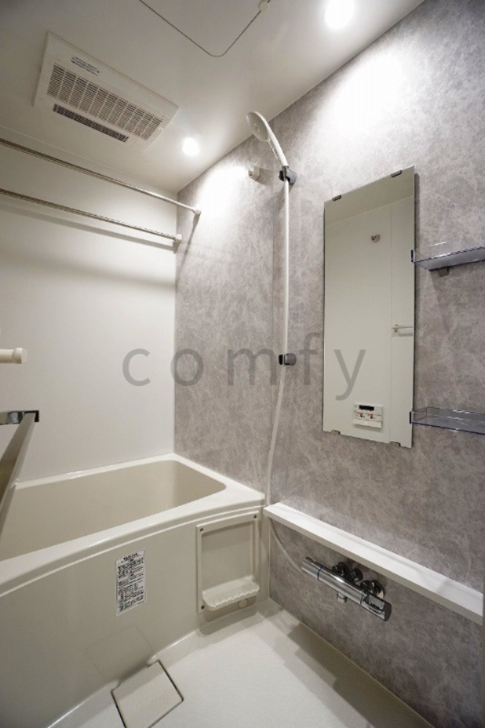 バス・シャワールーム　追炊き・浴室乾燥機付きバスルーム