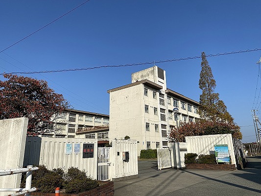 小学校　高砂市立小学校伊保南小学校（小学校）まで386m