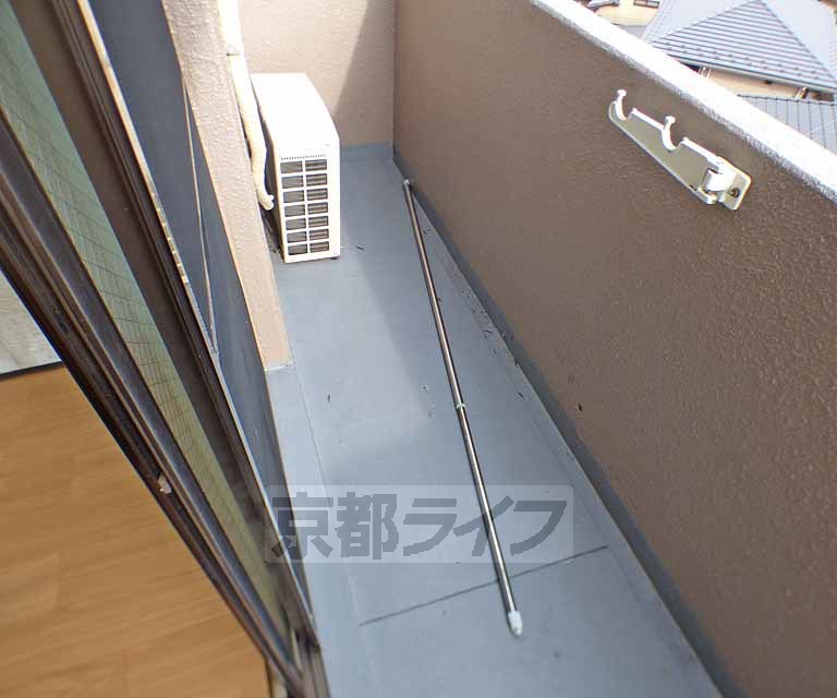 バルコニー　南向きの明るいバルコニーです。