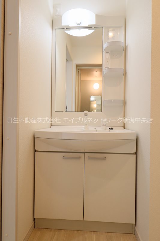 洗面設備　シャワー付洗面台