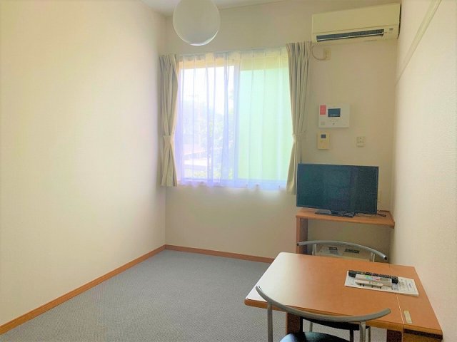 居室・リビング　「同タイプの部屋の写真です」「現況優先」
