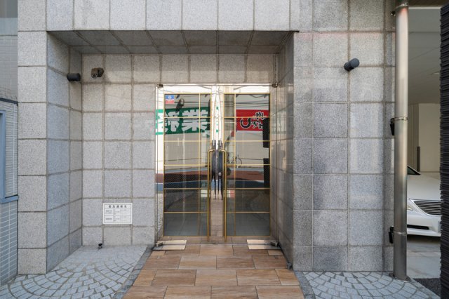 エントランス　建物の内部です