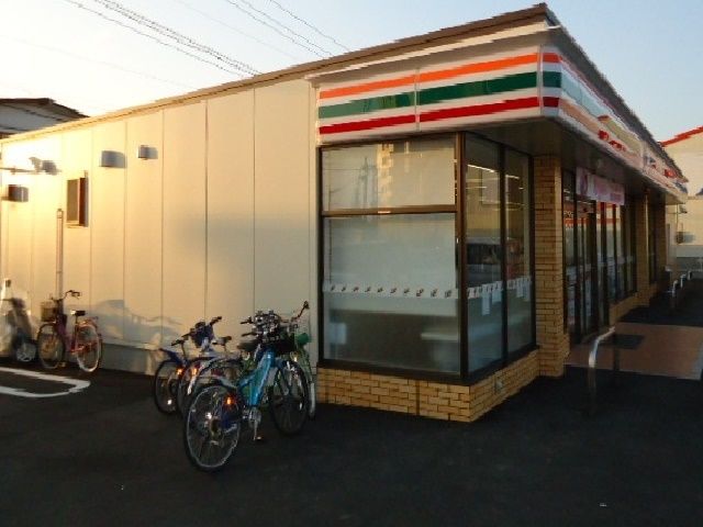 コンビニ　セブンイレブン（コンビニ）まで500m