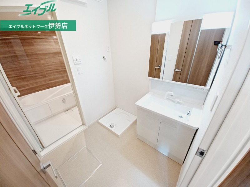 洗面設備　同型参考写真です