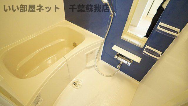 バス・シャワールーム　落ち着いた空間のお風呂です