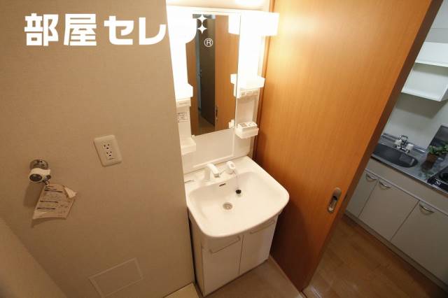 洗面設備　洗髪洗面化粧台。イメージ写真