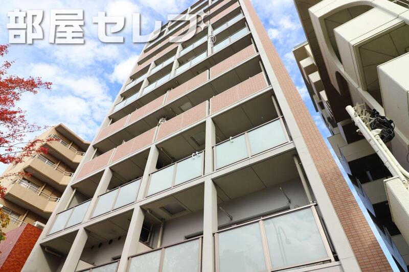 建物外観　１１階建ての高層マンション。