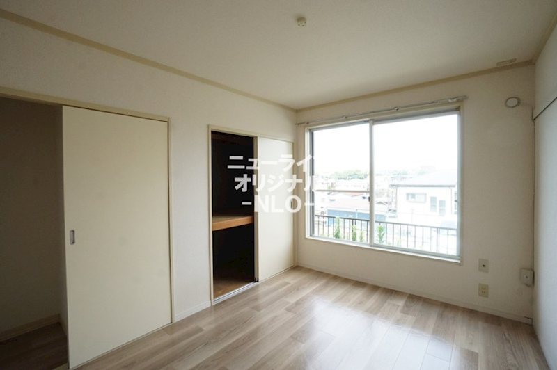 その他部屋・スペース　洋室5.6帖　収納も完備されているので空間を広く使えます。