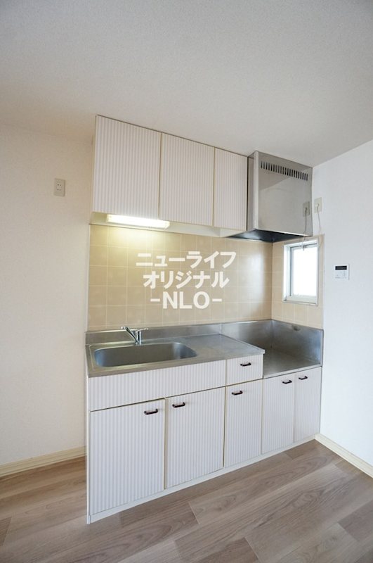 キッチン　上下に収納が充実しているのでお料理も効率良く楽しめます。