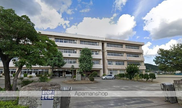 中学校　足利市立第三中学校（中学校）まで802m