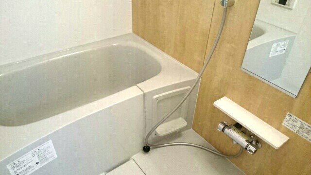 バス・シャワールーム　落ち着いた空間のお風呂です