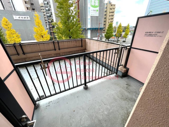 バルコニー　お洗濯にも便利なバルコニー付き