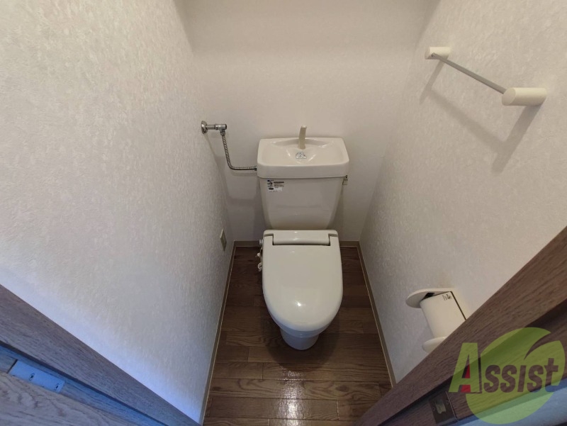 トイレ　こちらはトイレです。清潔感があり、安心して使用できます。