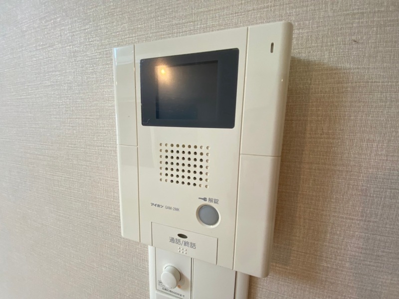 セキュリティ　こちらは窓の写真です。開口部分が大きいので明るいですね！