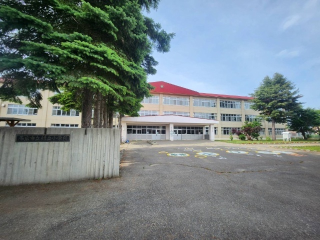 小学校　帯広市立緑丘小学校（小学校）まで166m