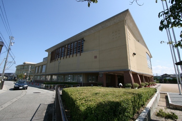 小学校　富山市立山室小学校（小学校）まで1059m