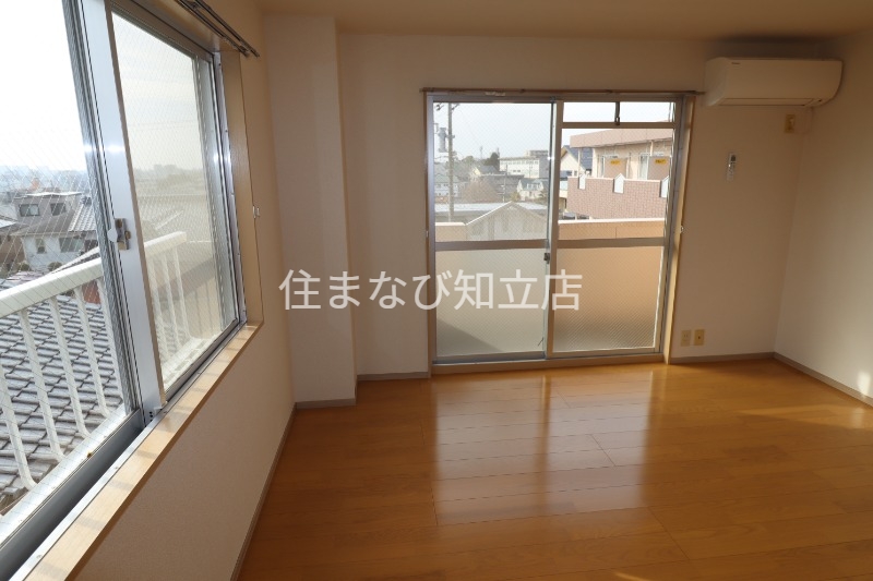 居室・リビング　同型別部屋写真