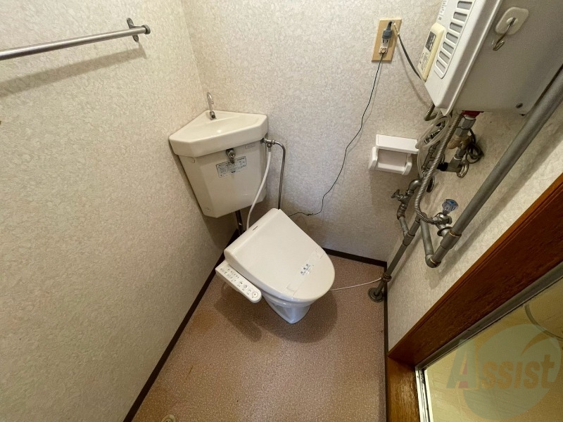 地下鉄東西線 琴似駅 徒歩4分 2階建 築39年のトイレ写真