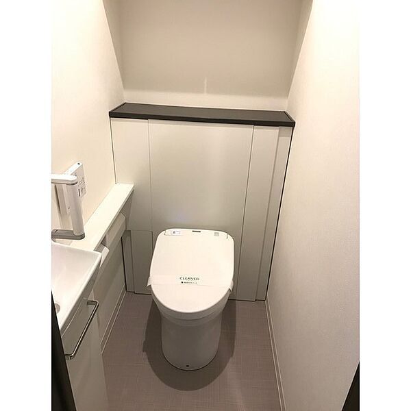 トイレ　同タイプ部屋　参考写真です