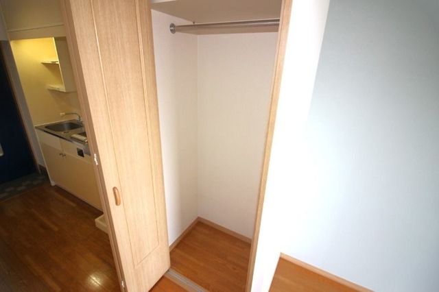 収納　【収納】同タイプ・別部屋写真です