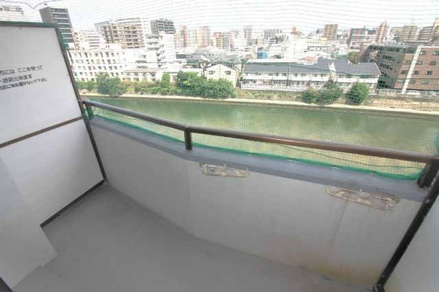 バルコニー　【バルコニー】同タイプ・別部屋写真です