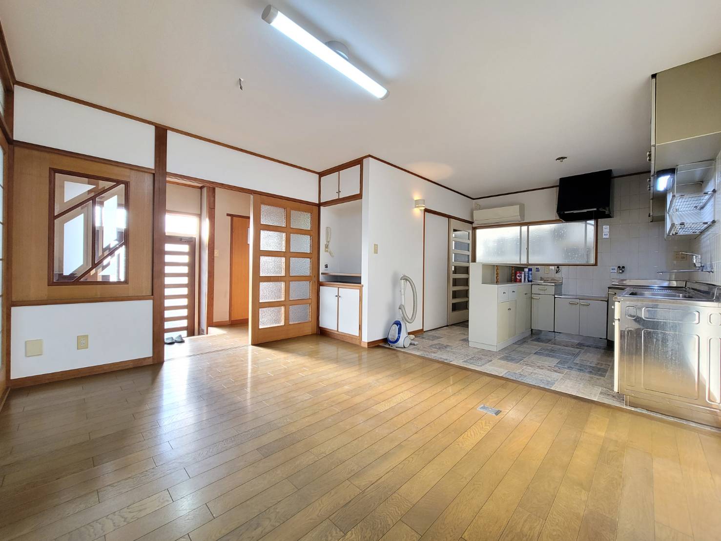 城が山4丁目戸建の居間写真