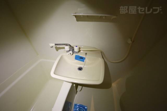 洗面設備　１０５号室の写真です