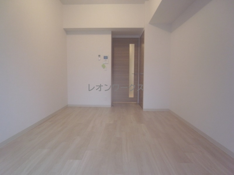 プランドール新大阪NORTHレジデンスの居間写真