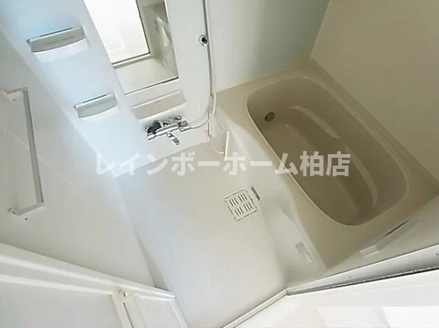 バス・シャワールーム　追い焚き機能・浴室乾燥機があります