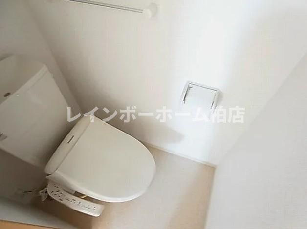 トイレ　温水洗浄便座です