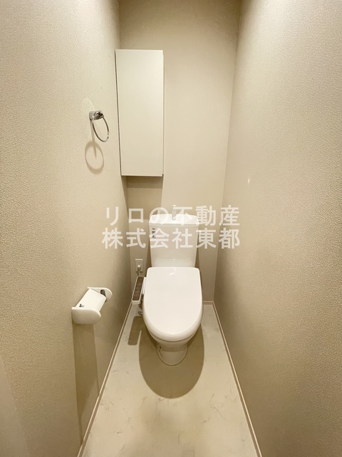 トイレ　白基調で清潔感のあるトイレです♪