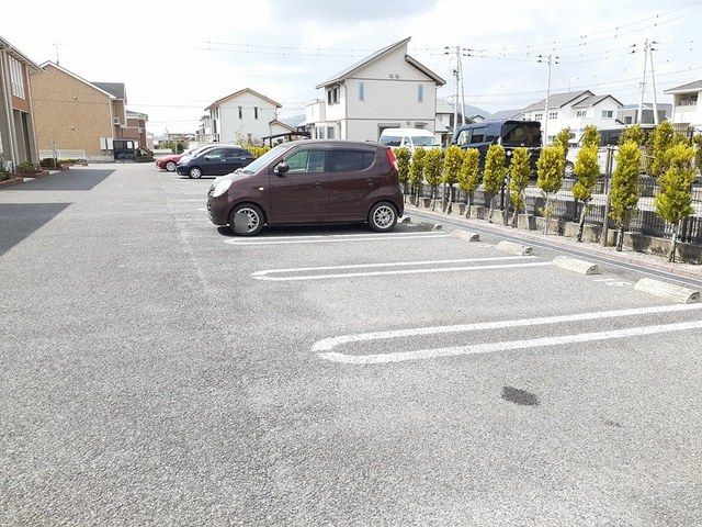 【杵島郡江北町大字佐留志のアパートの駐車場】