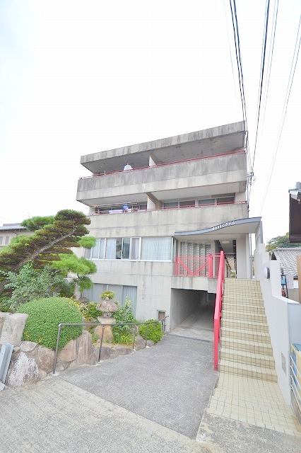 広島市南区向洋大原町のマンションの建物外観