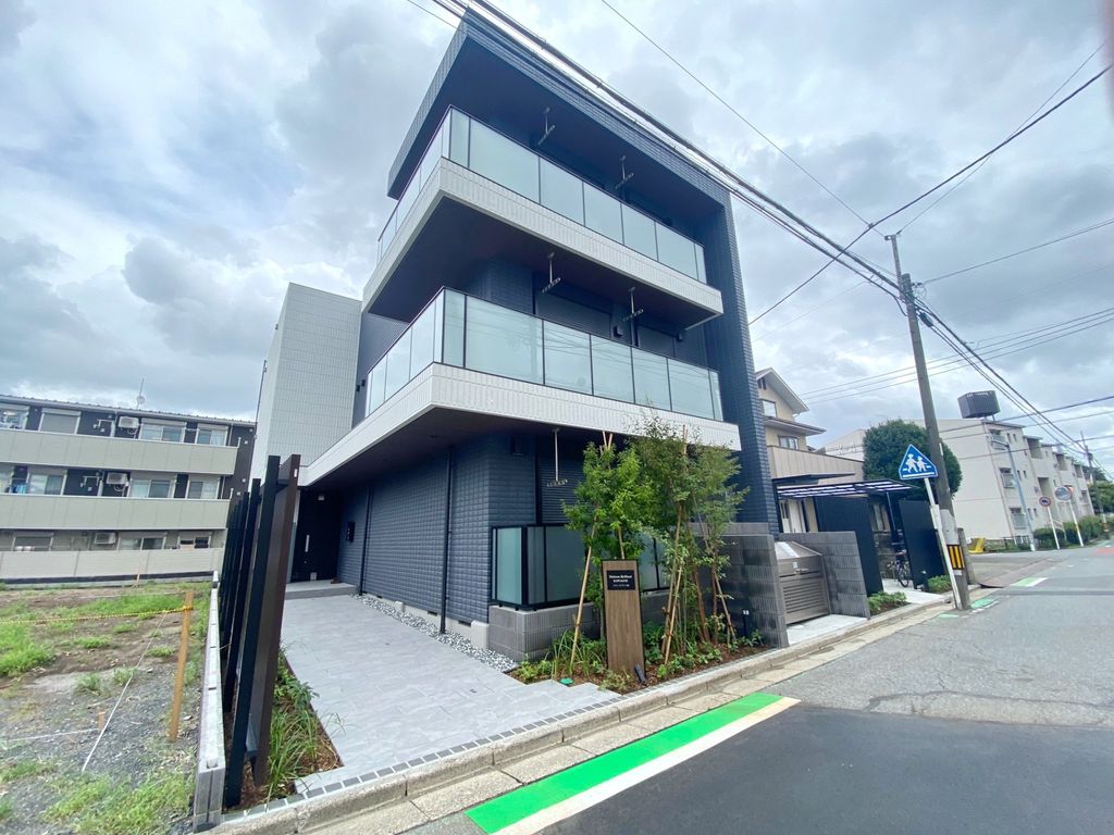 【川越市仙波町のマンションの建物外観】