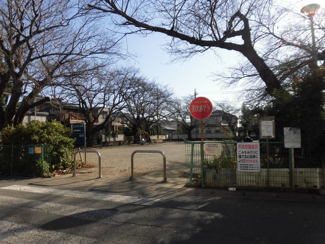 【松戸市中矢切のマンションの公園】