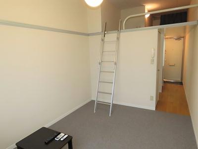 居室・リビング　ロフト付きのお部屋です