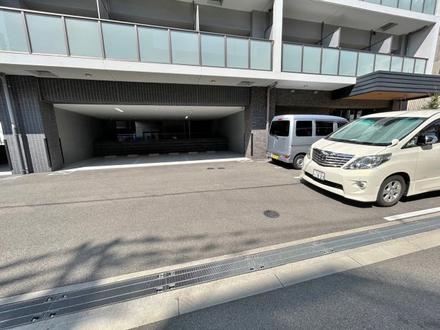 【アービングNEO平野駅前の駐車場】